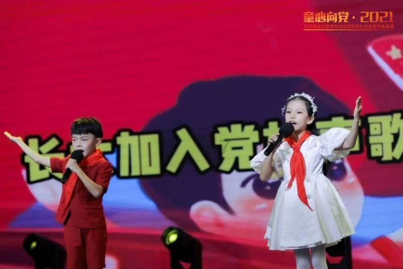 绝了！50岁拉尔萨扬言要生第五胎，火辣身材与卡戴珊不相上下！